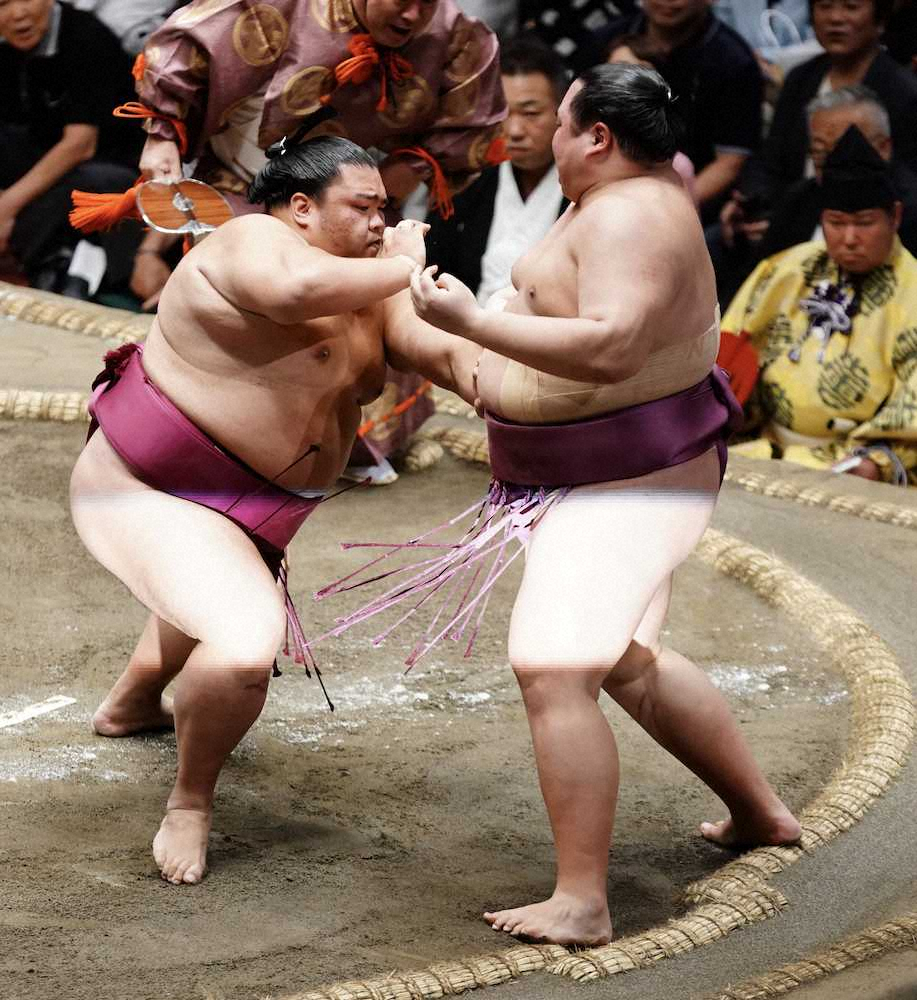 【画像・写真】御嶽海　友風に“教育”7勝目　再びトップと1差