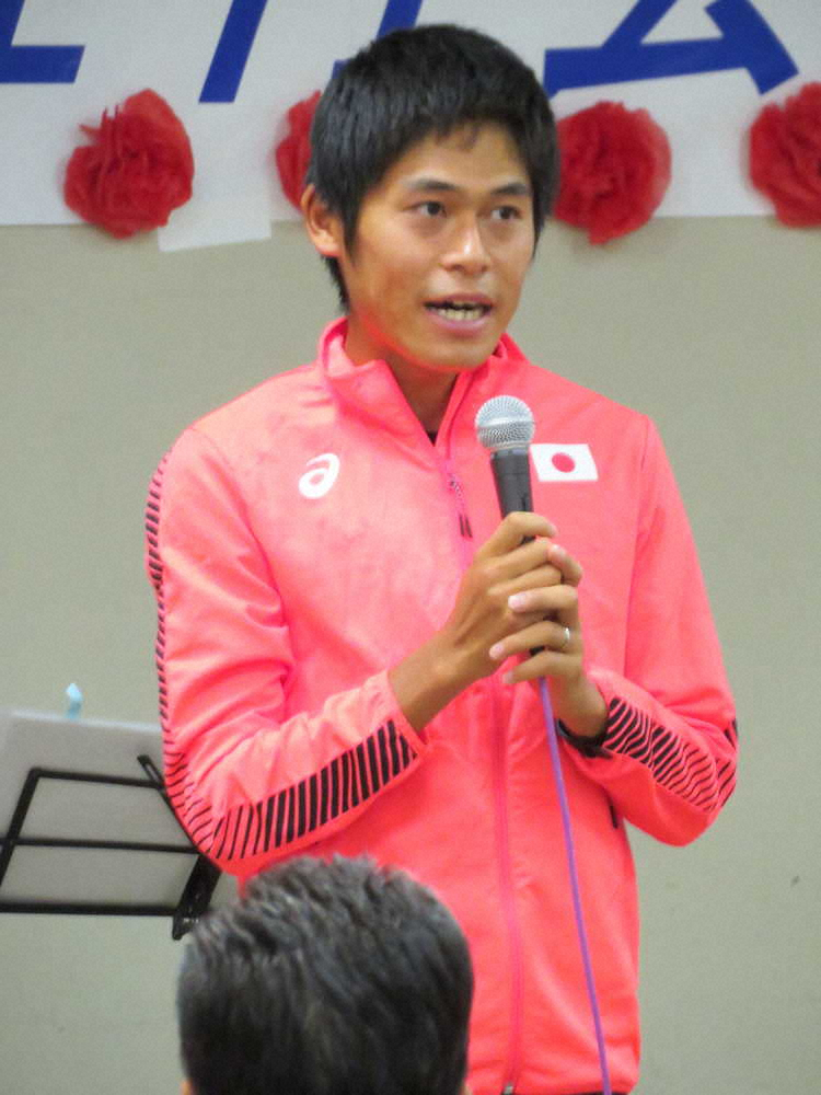 【画像・写真】MGCテレビ観戦で刺激　川内、中本流で「世陸入賞」地元久喜市で壮行会