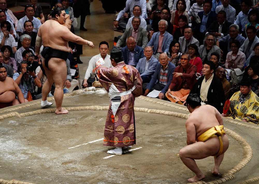 【画像・写真】弟子の隠岐の海が優勝争いに生き残るも…八角理事長　優勝の準備？の質問に「するつもりはない」