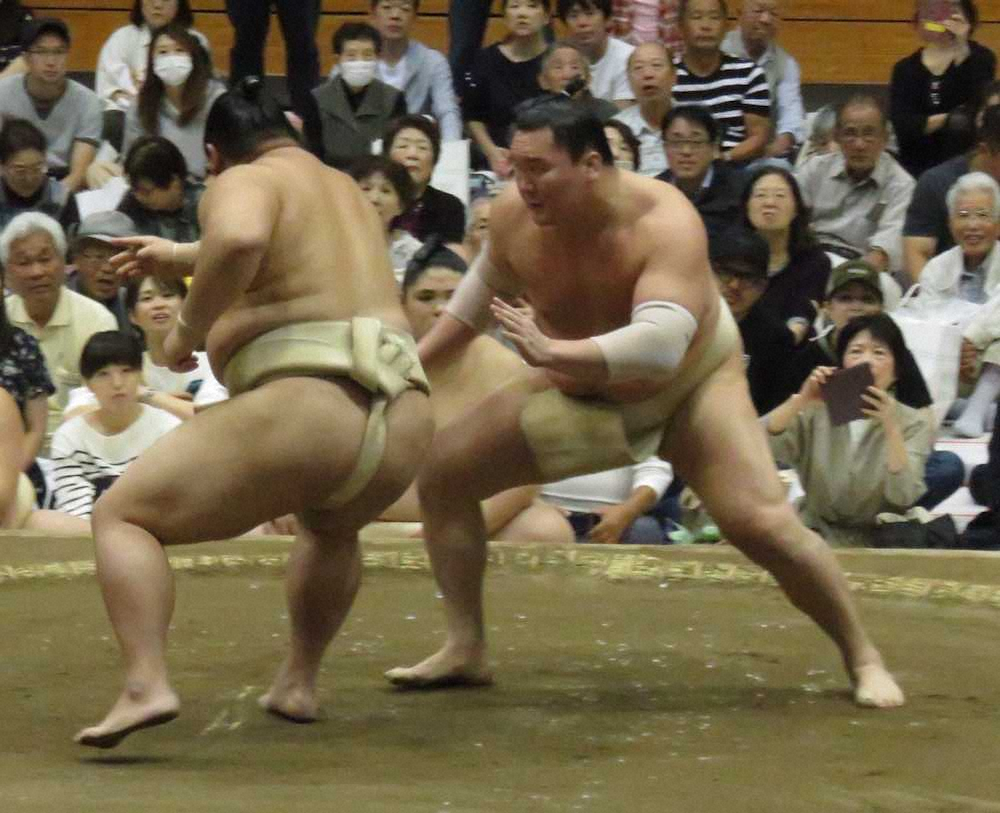 【画像・写真】白鵬　令和初Vへ異例の早期始動　三番稽古で正代に全勝