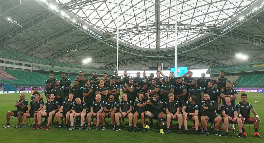 【画像・写真】フィジー　ウェールズ撃破へ集合写真で一体感　監督は「勝てば、国が停止する」