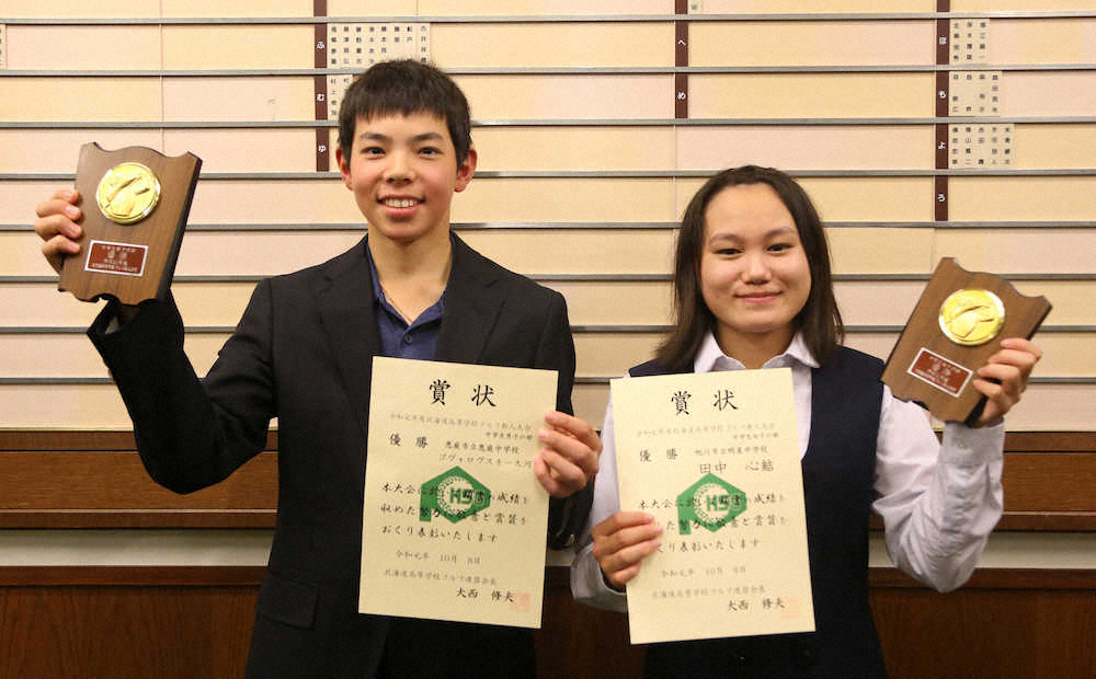 優勝したゴヴォロヴスキー大河 左 と田中心結 スポニチ Sponichi Annex スポーツ