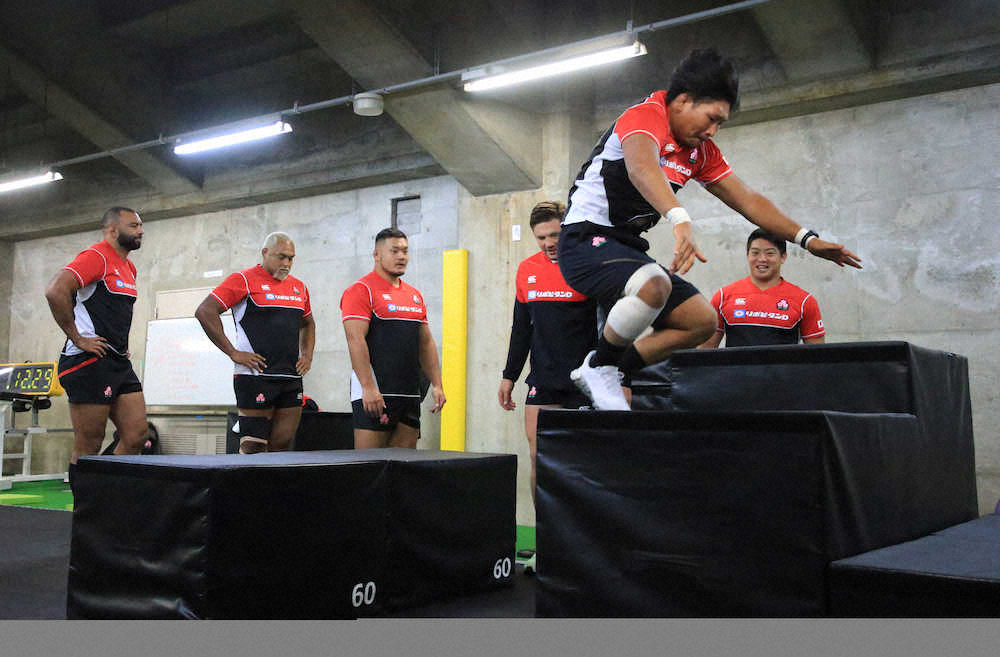 室内トレーニングで調整する日本代表選手たち（撮影・吉田　剛）