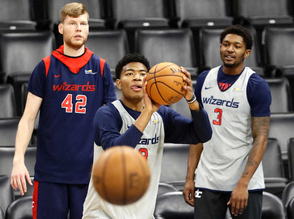 【画像・写真】八村、“美声”に拍手と笑いの渦　デビュー戦から一夜