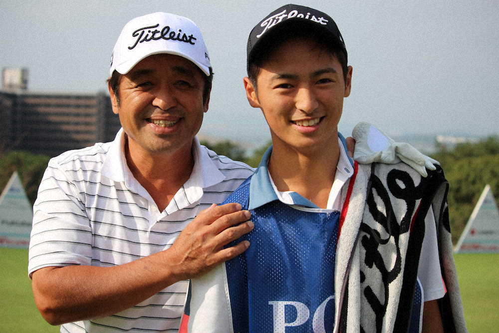 【画像・写真】伊沢利光　シニア初Vへ2打差4位発進　17歳長男をキャディーに67マーク