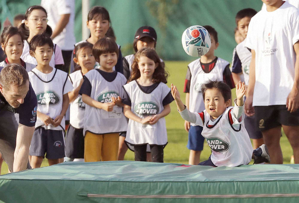 【画像・写真】小学生120人がラグビー体験　W杯が閉幕の11月以降、全国で順次開催