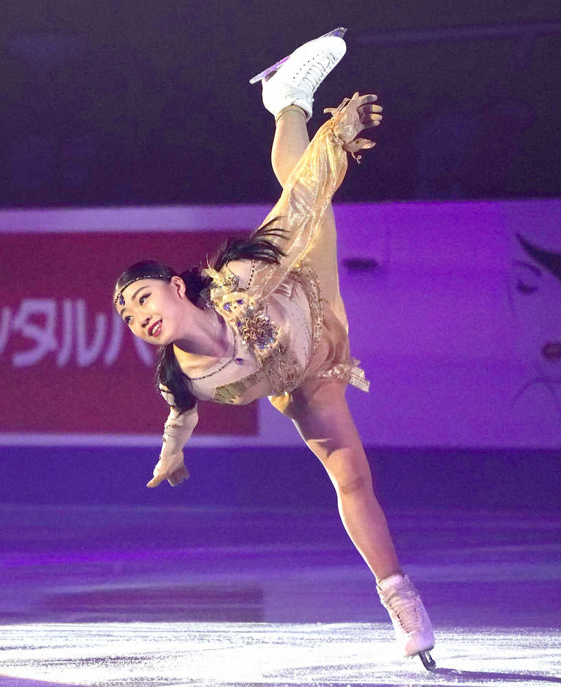 【画像・写真】紀平、黄金衣装で魅せた　次戦へ準備、4回転サルコー投入も