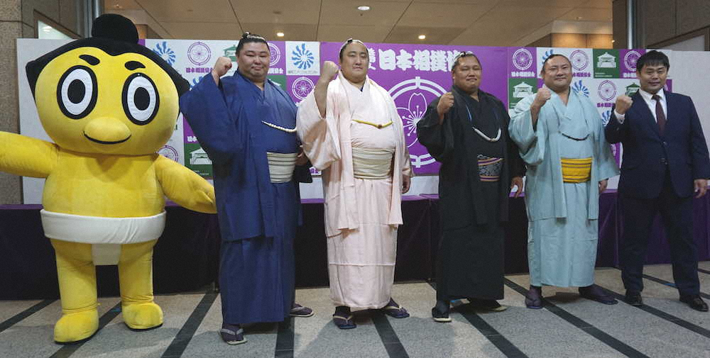 【画像・写真】九州出身の琴恵光ら　福岡市の繁華街・天神で握手会