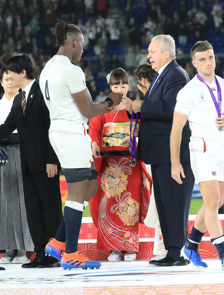 イングランド選手が表彰式で“メダル拒否”川淵三郎氏が苦言「黙ってい