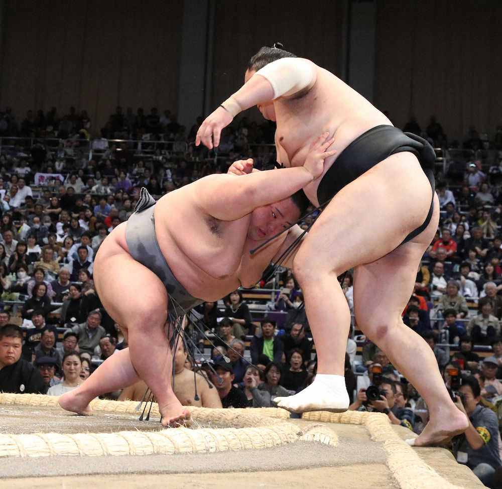 【画像・写真】貴景勝、左はず一気で隠岐の海下す　大胸筋不安なし