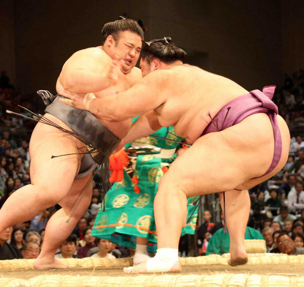 【画像・写真】波乱の2日目！横綱・大関陣が総崩れ　大関獲り狙う御嶽海も連勝ならず
