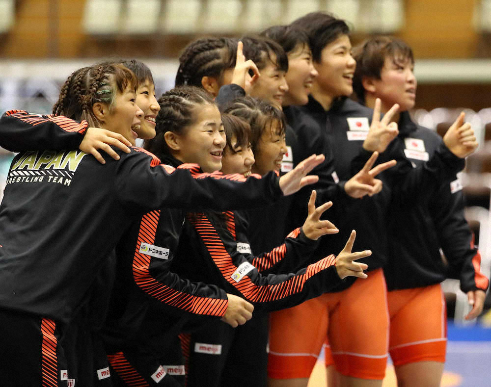 【画像・写真】川井姉妹ら貫禄勝ち！5連覇狙うレスリング日本、2連勝で決勝進出
