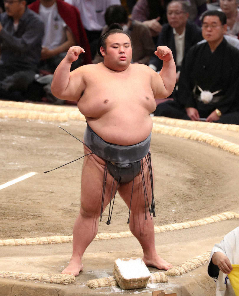 【画像・写真】時間いっぱいに普段とちがうポーズを取る貴景勝（撮影・中村達也）