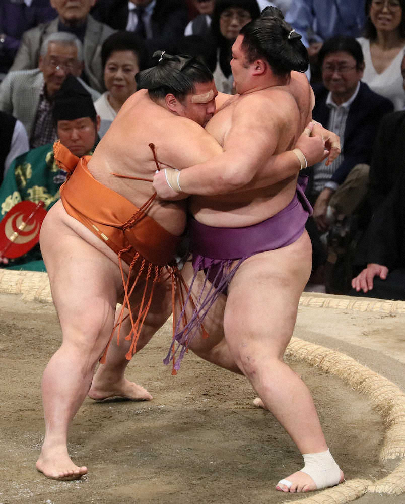 【画像・写真】白鵬1敗守る　朝乃山敗れ、13日目にも4場所ぶり43度目の優勝