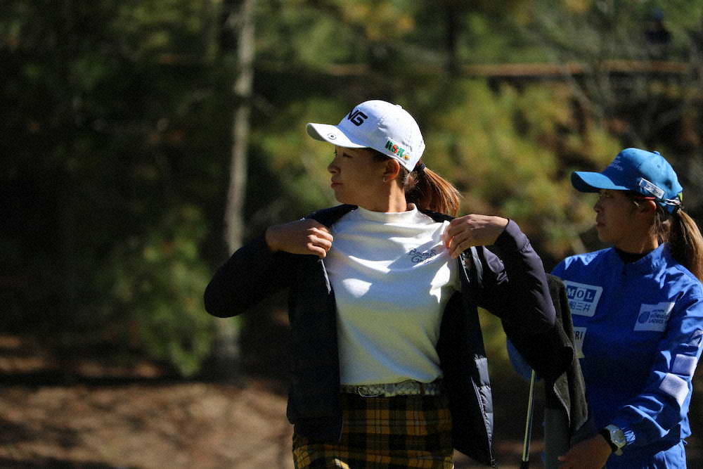 【画像・写真】渋野2打差2位発進！17番ダボに「ヤケクソ」も…後半巻き返し「平常心で考えたら逆にいけないのかも」