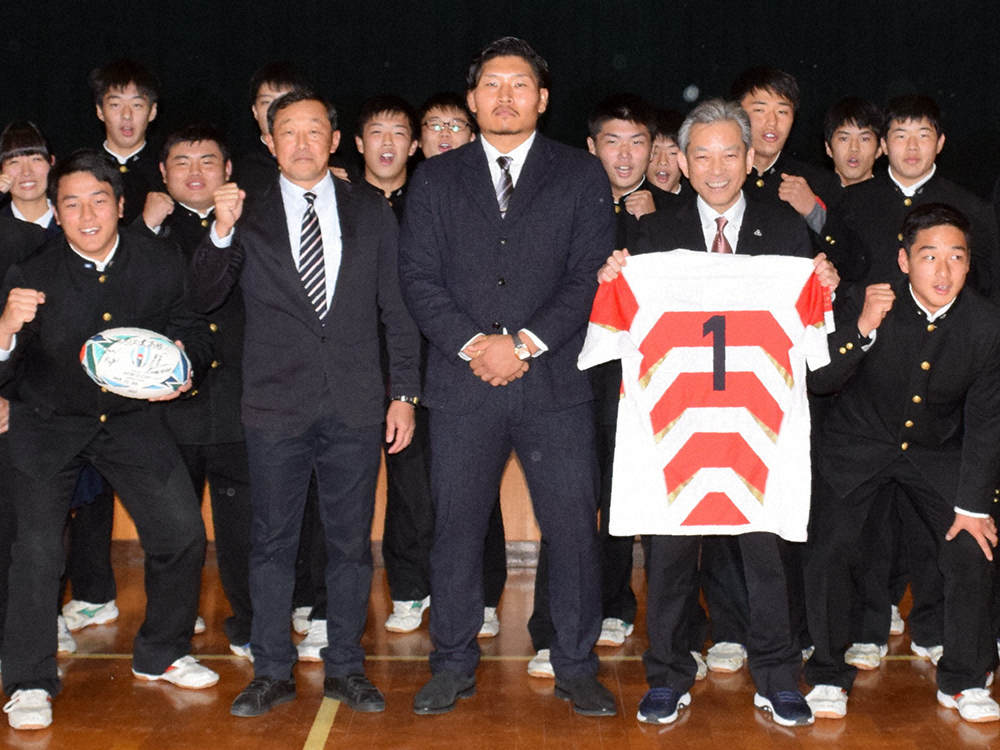 【画像・写真】稲垣　地元新潟に凱旋! 後輩から「笑顔見たい」の要望に即答「無理です」