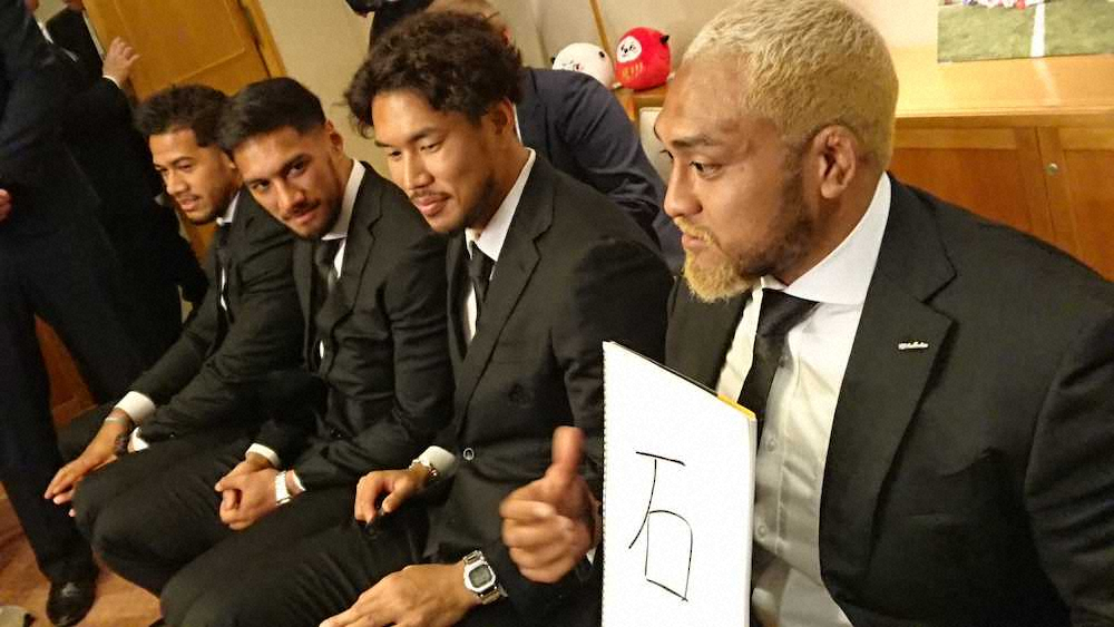 【画像・写真】神戸市スポーツ特別賞　イシレリのスピーチに山中がツッコミ「声、小さい」