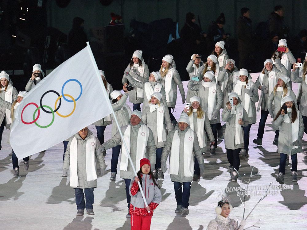 18年2月、平昌冬季五輪開会式で五輪旗を先頭に行進するOAR（ロシアからの五輪選手）の選手団
