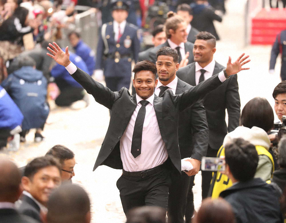 【画像・写真】ラグビー5万人パレード、田中男泣き…冷めないフィーバー　平日の丸の内でファン熱狂