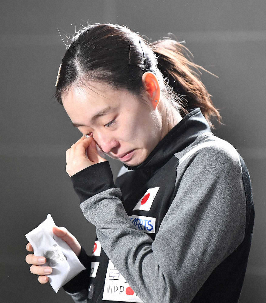 【画像・写真】女子シングルスの東京五輪代表入りが確実となり、感極まった表情の石川佳純