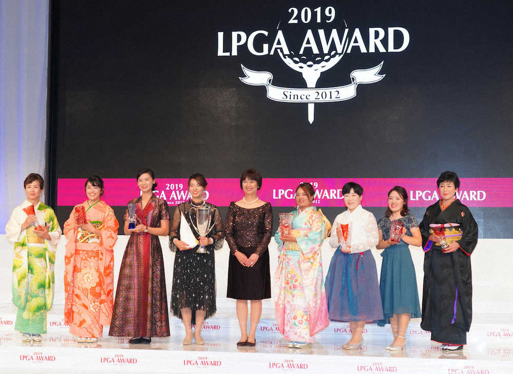 【画像・写真】稲見　驚き新人賞「全部しぶこちゃんだと…」来季目標は複数回V