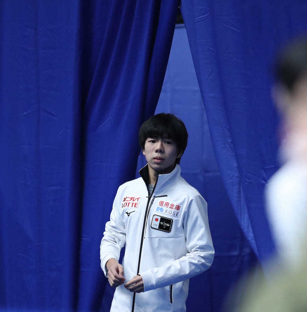 【画像・写真】憧れの羽生と公式練習で共演、佐藤駿は4回転ルッツの失敗をトーループで挽回