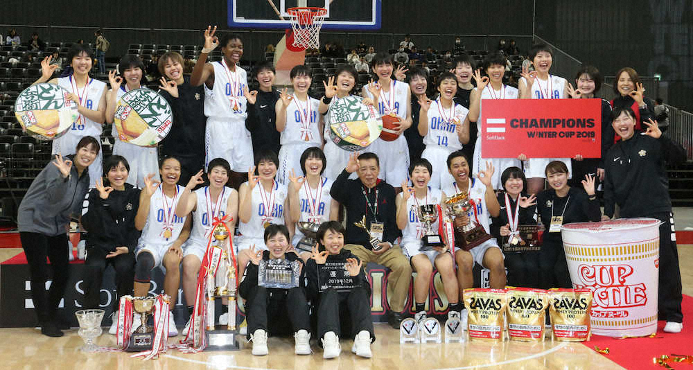 【画像・写真】桜花学園、3年ぶり22回目V　元年3冠を達成　73歳井上監督が通算“67冠”「年齢に追いつかせたい」