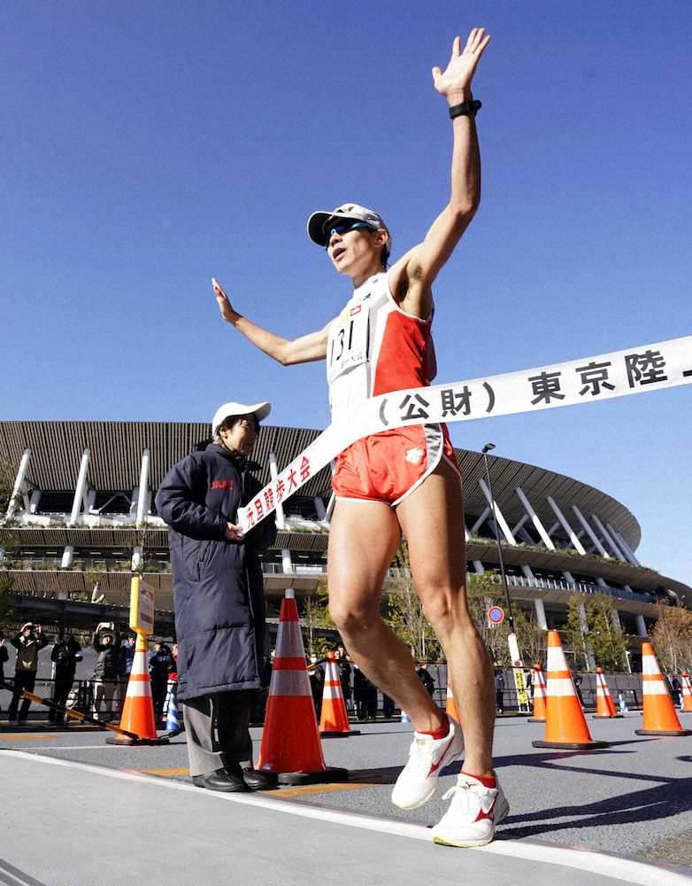 【画像・写真】東京五輪競歩50キロ代表の鈴木が20キロで大会新記録Ｖ　「気持ちよく歩けた」夢舞台へ調整バッチリ