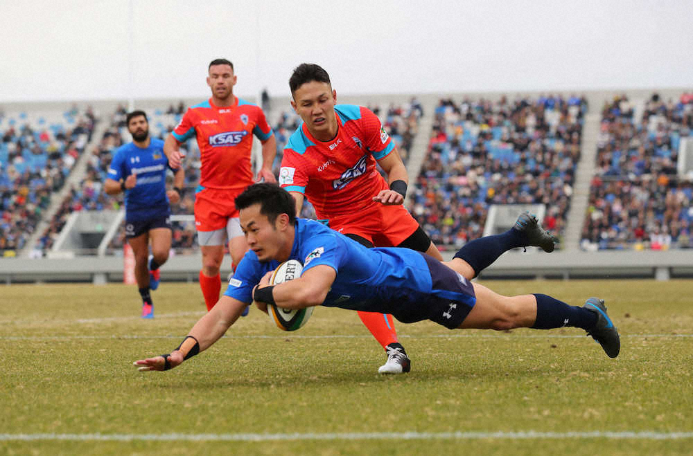 【画像・写真】前半、トライを決めるパナソニック・福岡（撮影・木村　揚輔）