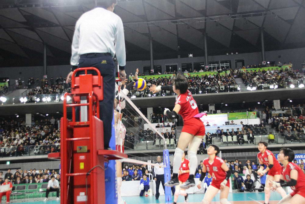 東九州龍谷 古川学園 スパイクを打つ室岡 スポニチ Sponichi Annex スポーツ