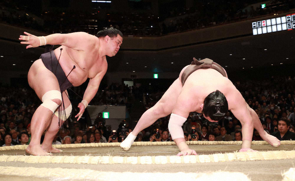 【画像・写真】妙義龍「驚いた。たまたま体が動いた」白鵬からちょうど7年ぶり勝ち星