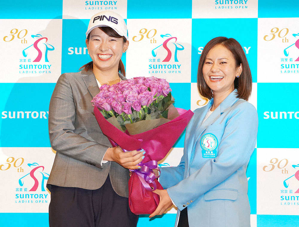 【画像・写真】渋野、サントリーと所属契約　初対面の憧れ藍さんから“松井氏の金言”引き継ぐ