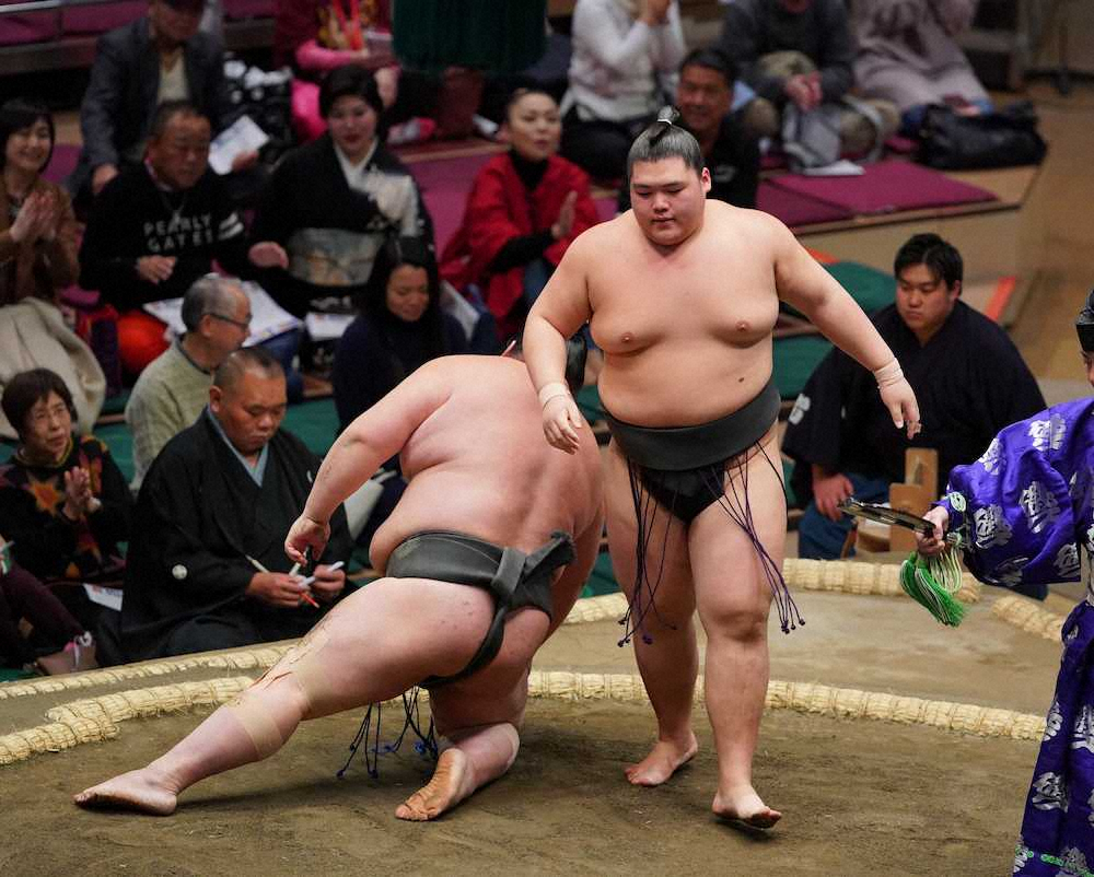【画像・写真】大鵬の孫・納谷2連勝　鳴戸親方、十両に「上がるよ」