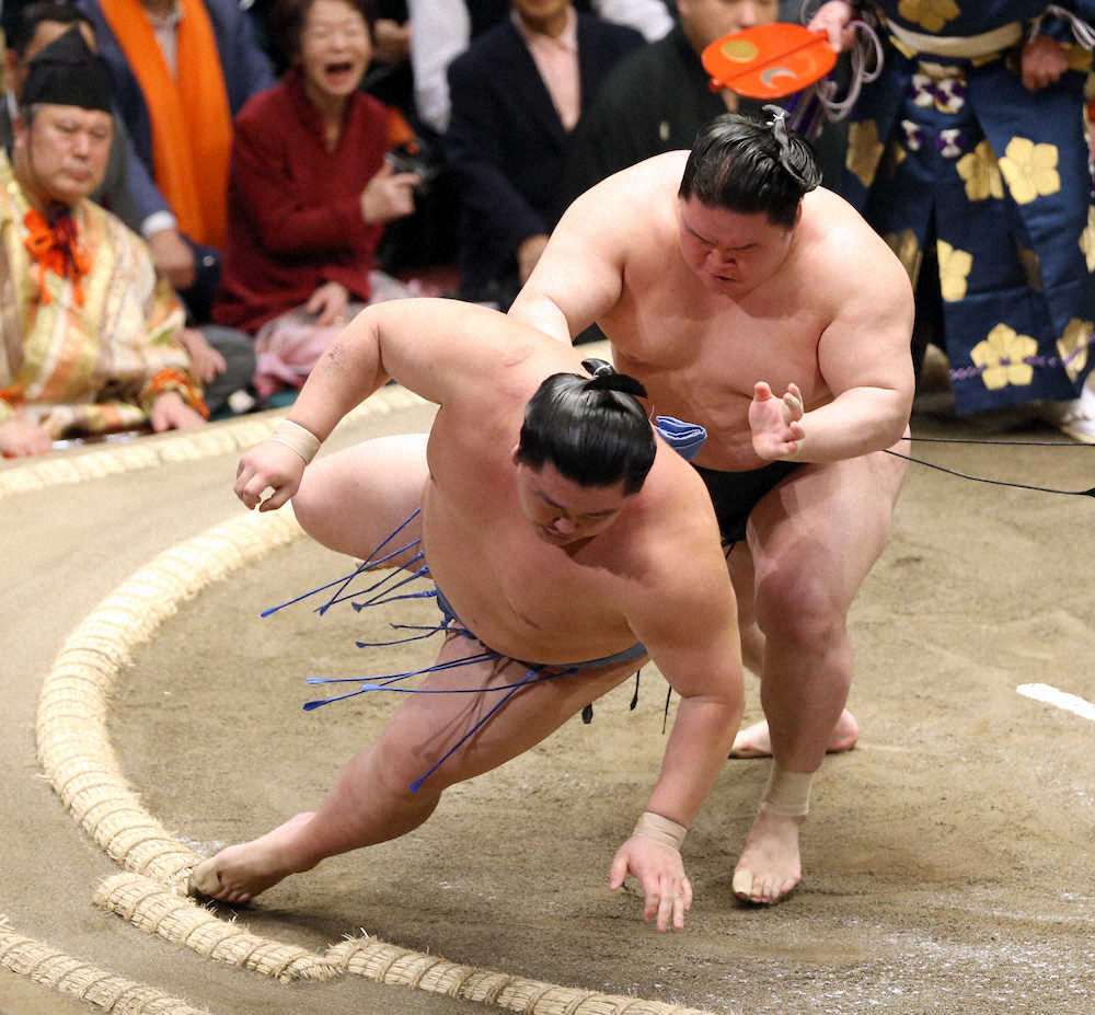 【画像・写真】正代　7日目で初黒星、全勝消えた　大関・豪栄道に敗れる　1敗は貴景勝ら5人に