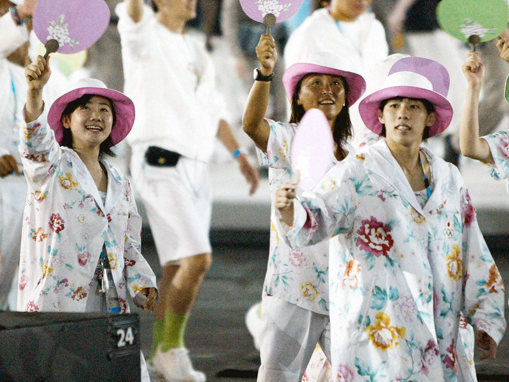【画像・写真】オリパラ開会式公式服装、過去には“賛否”の「虹色のマント」「花柄」も…