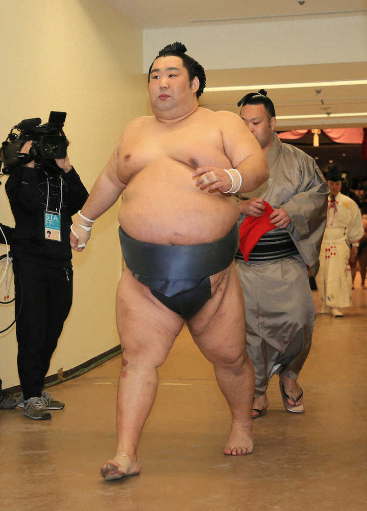【画像・写真】徳勝龍　20年ぶり幕尻Vに王手！　正代との1敗対決“無敵”突き落としで制す「怖いものはない」