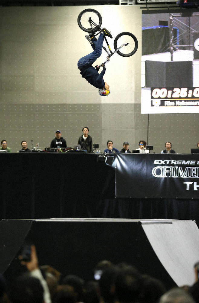 【画像・写真】巧みにBMXを操る中村（撮影・会津　智海）