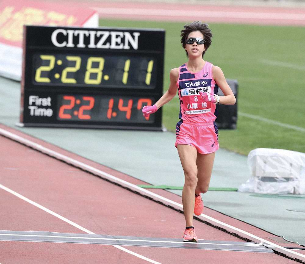 【画像・写真】無念の表情でゴールする小原（撮影・大森　寛明）