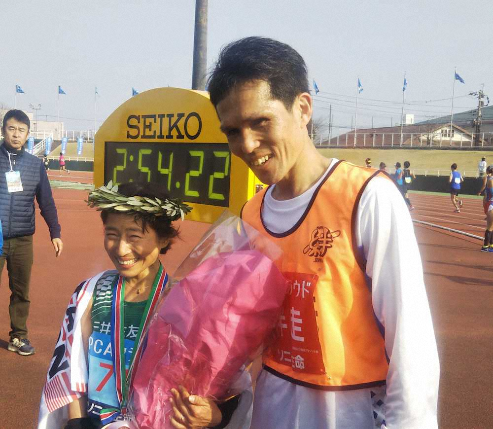 視覚障害女子で世界新記録をマークした道下と伴走者の志田さん
