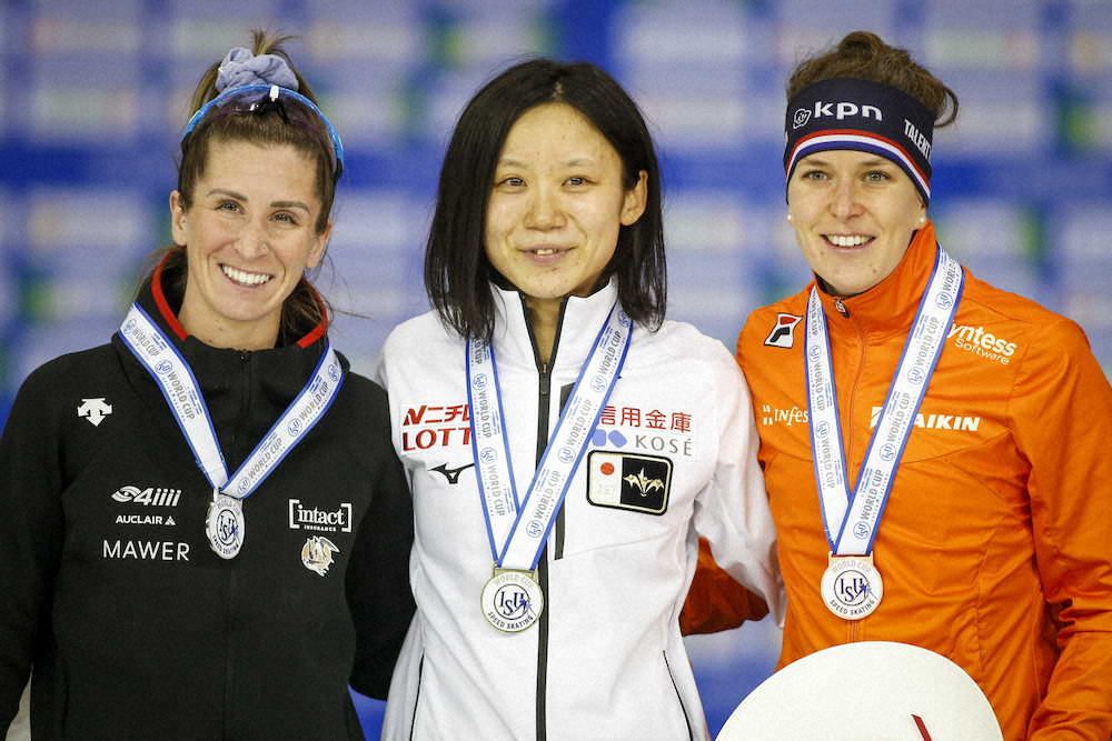 【画像・写真】女子1500メートルで優勝した高木美（中央）（AP）