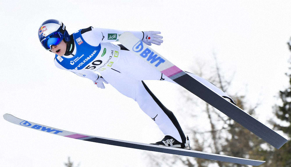 【画像・写真】W杯ジャンプ個人第20戦　9位になった小林陵侑の飛躍