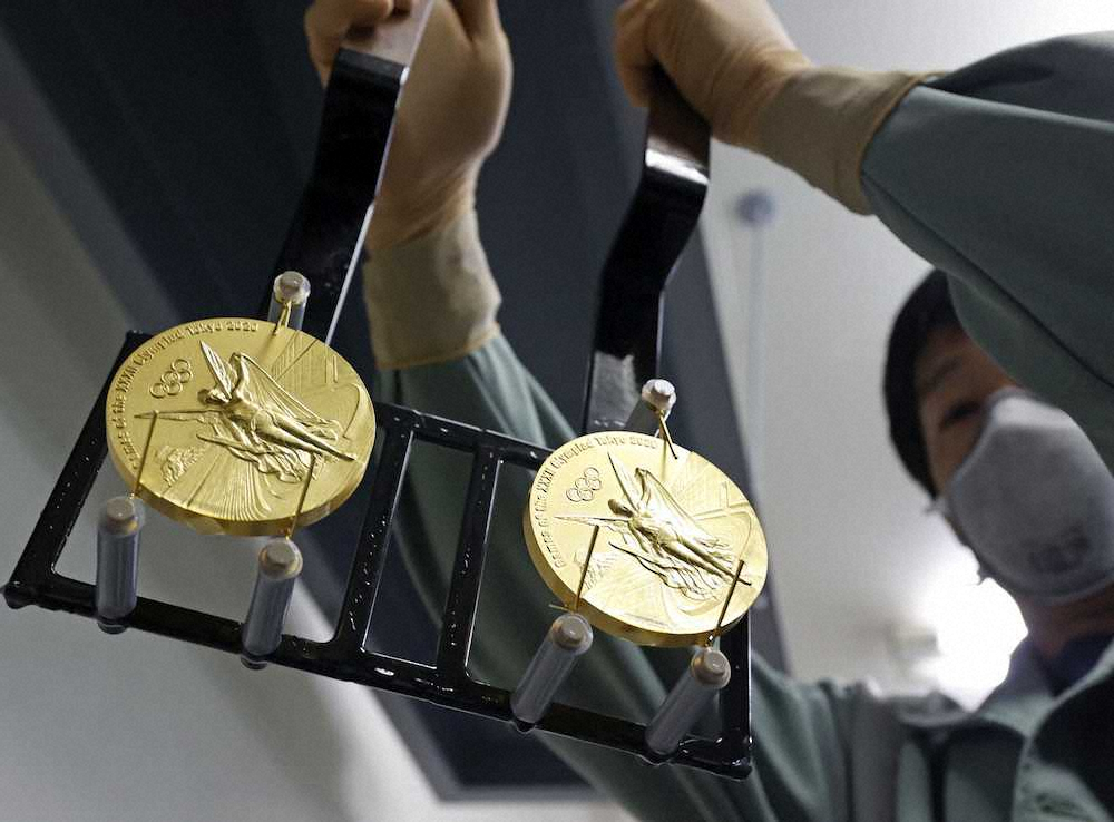 【画像・写真】五輪・パラメダル製造大詰め　コロナウイルス影響も「予定通り開かれると信じるしかない」