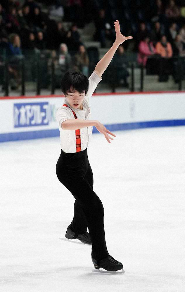 【画像・写真】鍵山、4回転で転倒…モザレフに逆転許し銀メダル、佐藤6位
