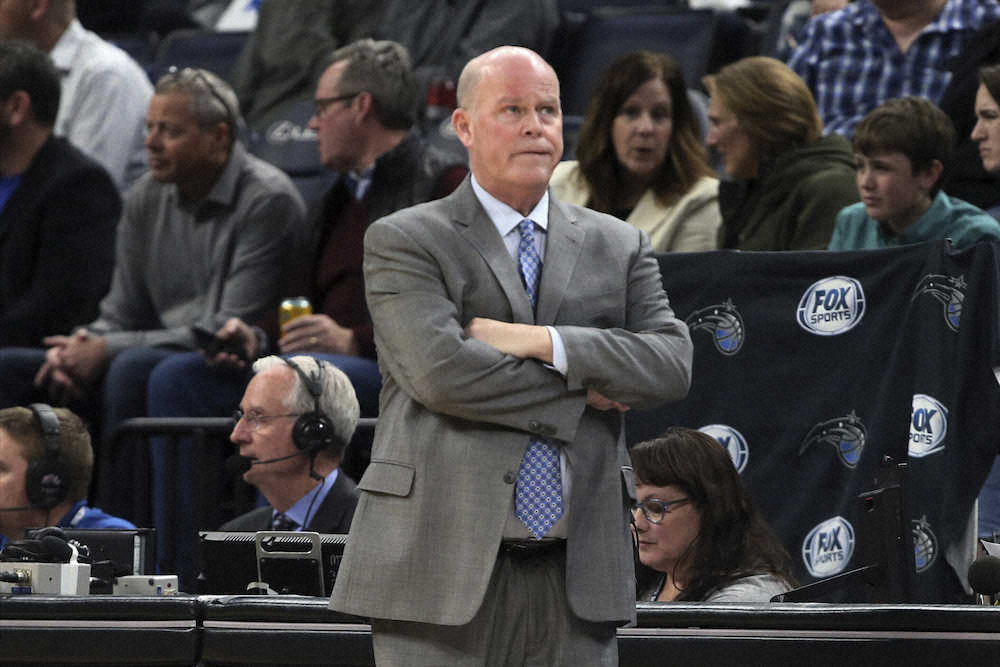 【画像・写真】NBAマジックのクリフォード監督が病院に搬送される　試合中に体調不良でダウン