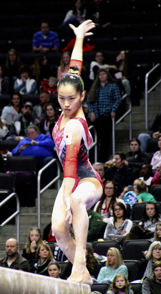 【画像・写真】女子個人総合で3位に入った畠田瞳の平均台