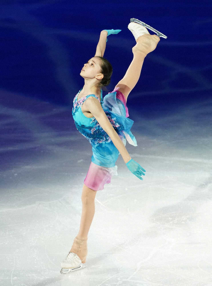 ＜フィギュアスケート世界ジュニア選手権エキシビション＞長い手足を生かした演技のカミラ・ワリエワ