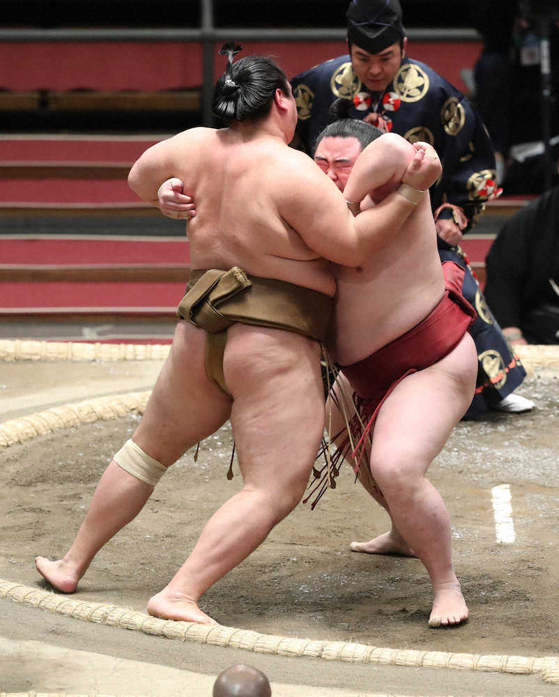【画像・写真】隆の勝「負けたくない相手」ライバル・輝に主導権譲らず寄り切り