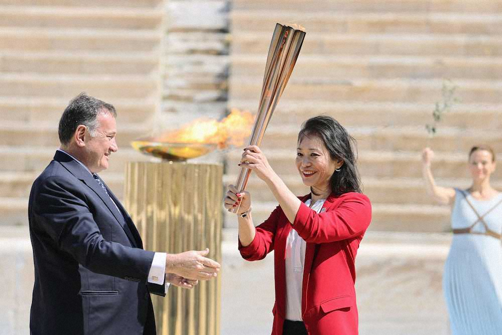 【画像・写真】東京五輪聖火、日本側に引き継ぎ　異例の無観客