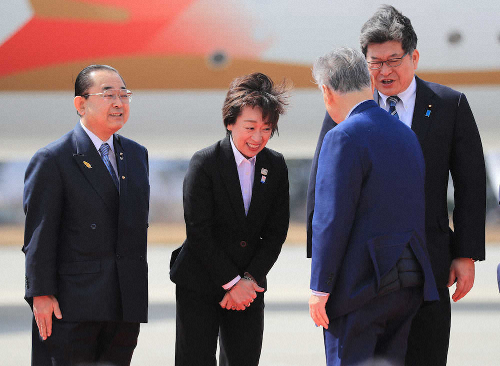 【画像・写真】聖火式典、不完全燃焼…強風影響でドタバタ続き、わずか32分で“お開き”