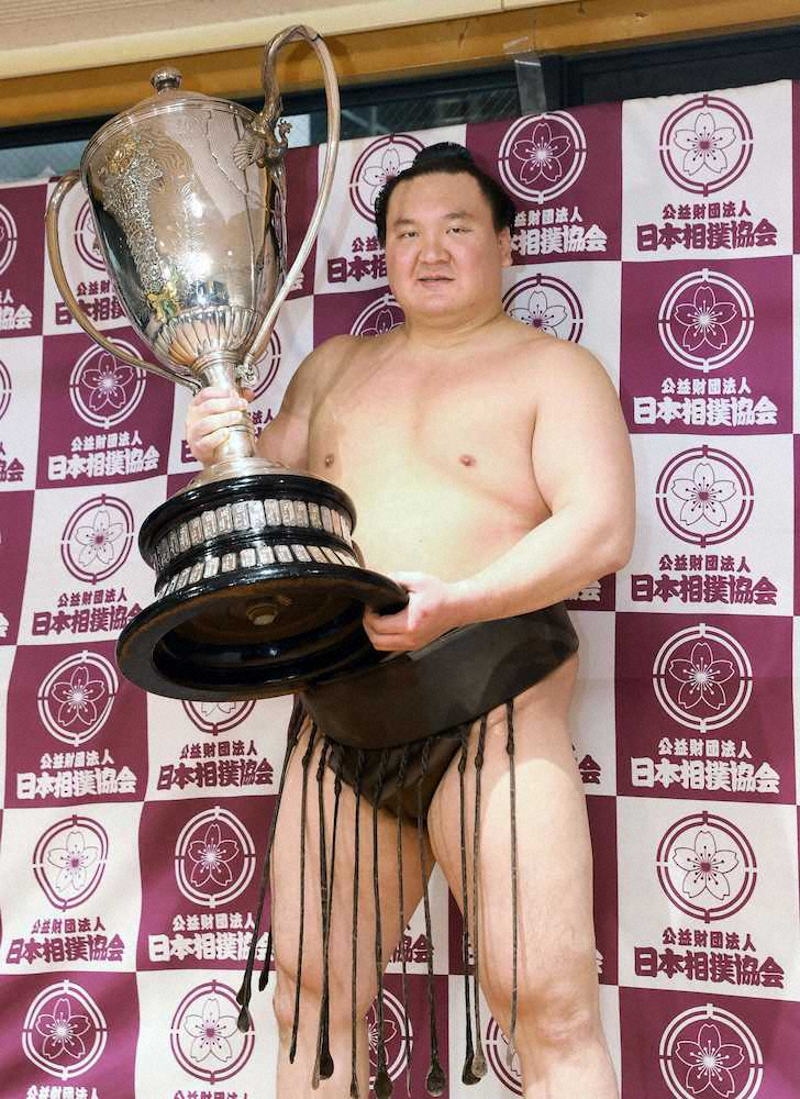 【画像・写真】白鵬、八角理事長のあいさつに涙「グッとくるものがあった」新大関・朝乃山には「後継者になるかも」